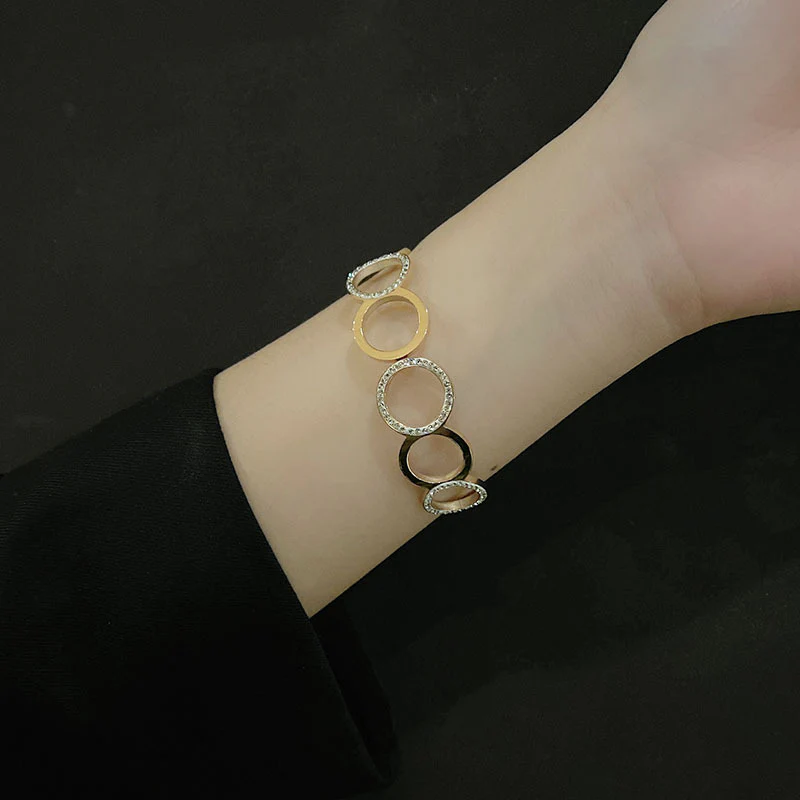 Simple hollow bracelet — Twinkles For You